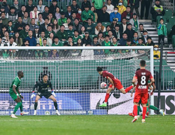 柏林赫塔球员接受训练，力争保持良好状态