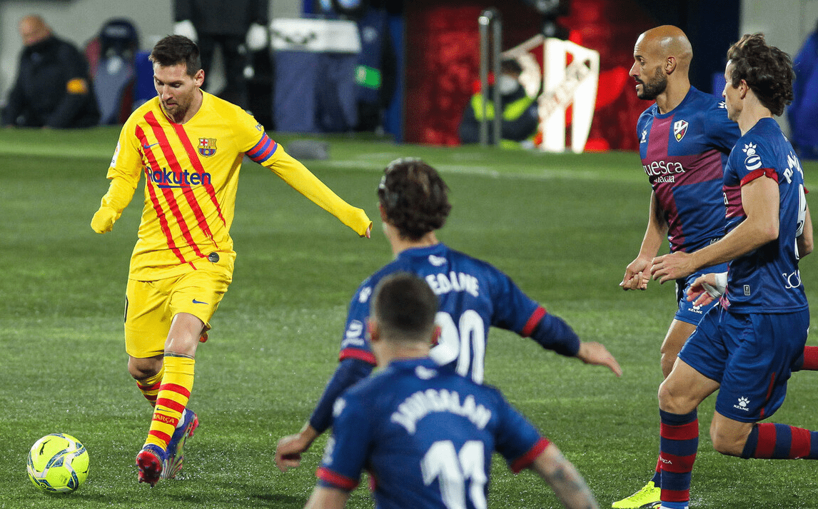 包含沃尔夫斯堡惊险获胜，进入前四！的词条