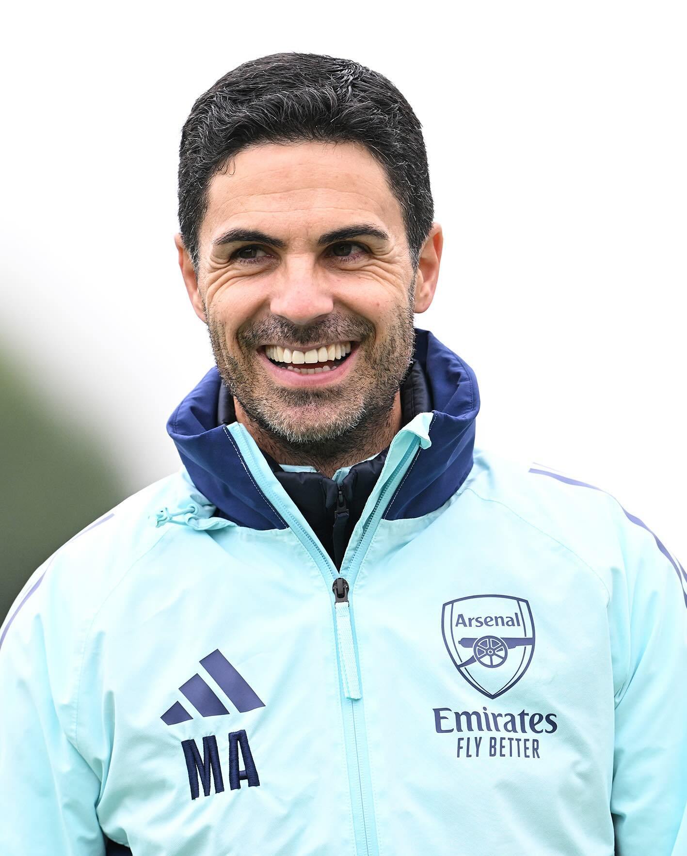 关于曼联主场大胜阿森纳，提升排名的信息