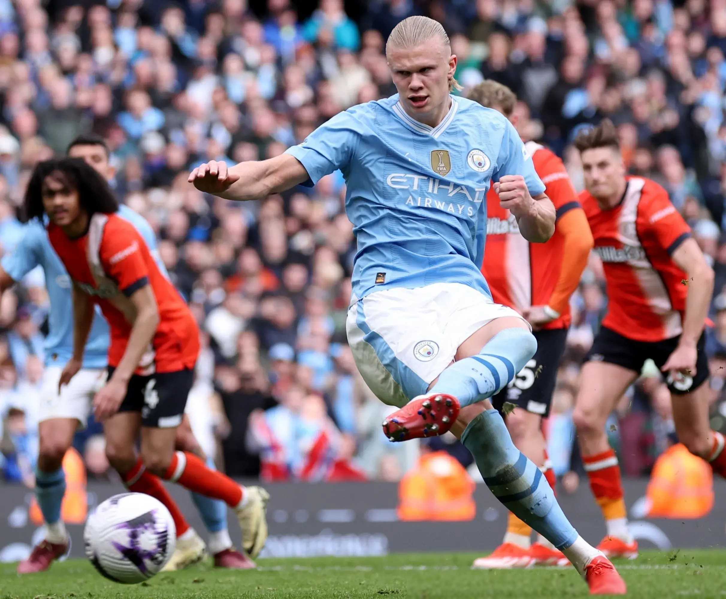 曼城最新首发名单公布，球迷热切期待比赛