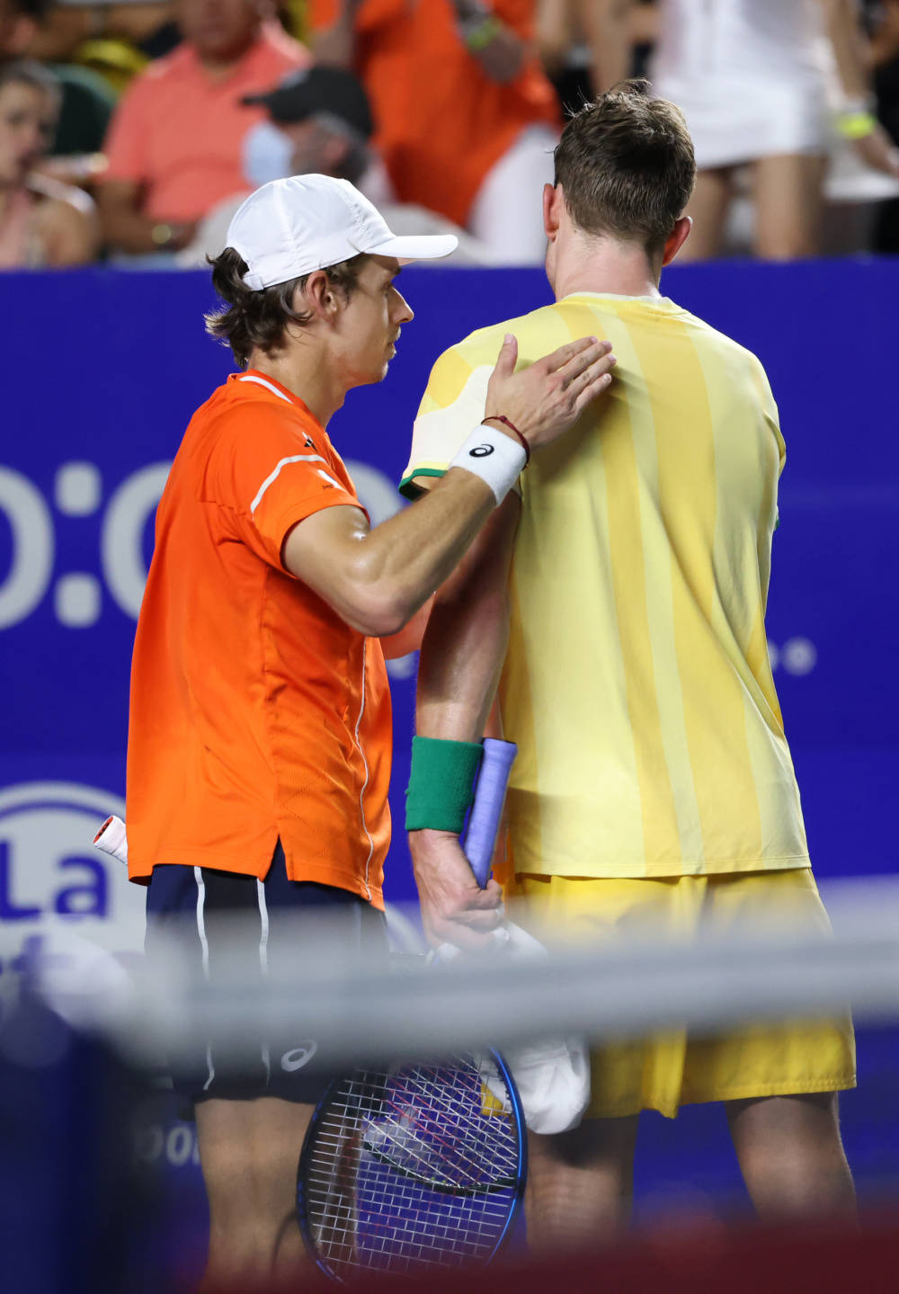 墨西哥队在欧洲比赛中双线作战展现实力