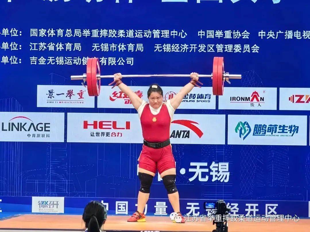 1xBit体育馆-新晋冠军在关键比赛中展现实力，稳操胜券