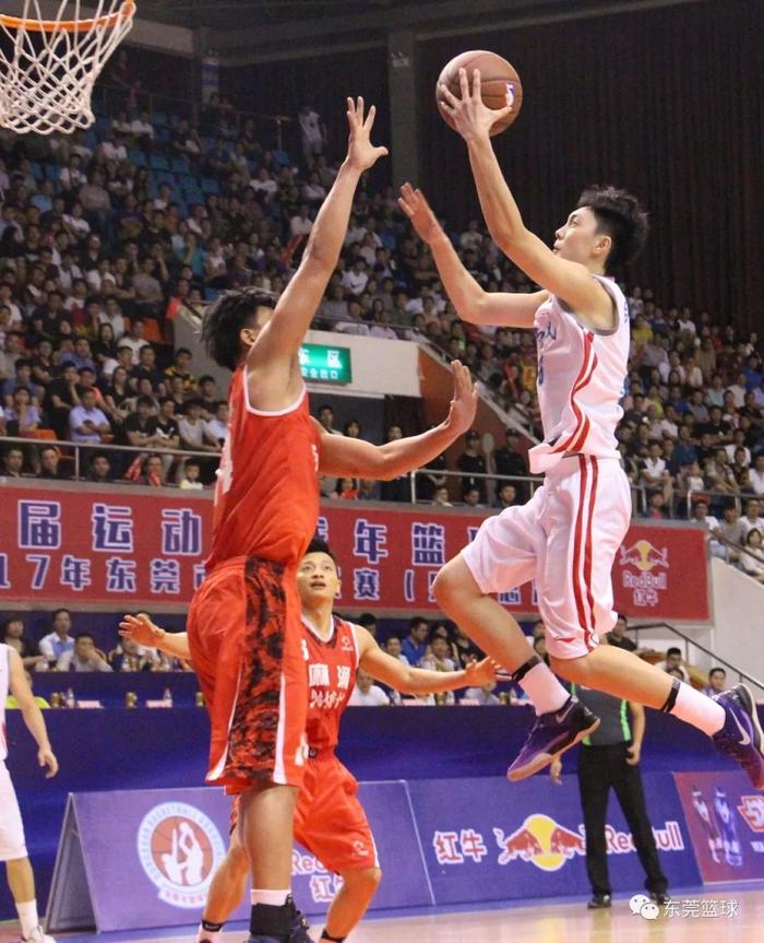 热血男子篮球对抗，谁能笑到最后